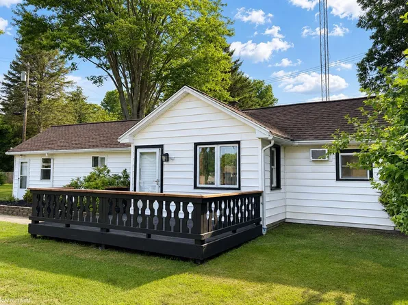 7087 4th St, Lakeport, MI 48059