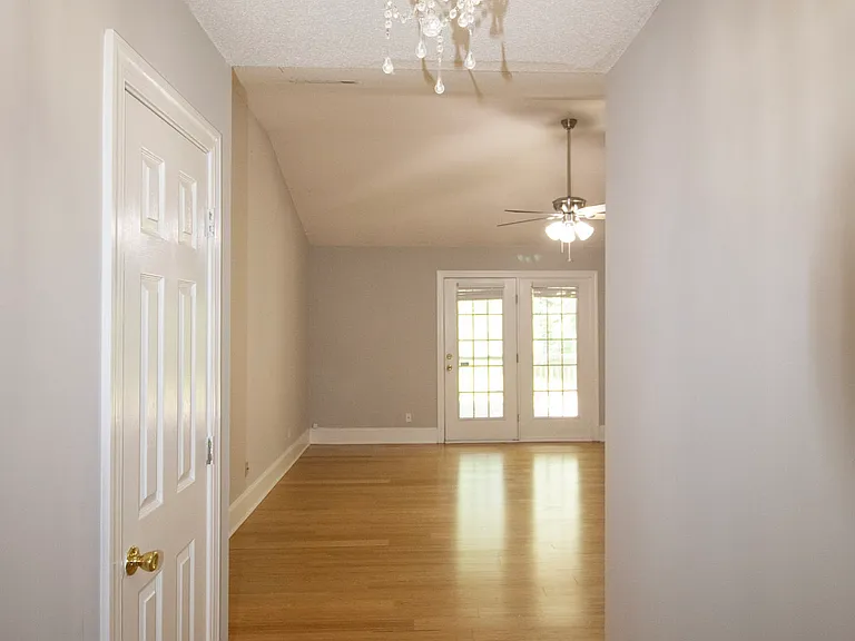 1103 Wigwam Ct — Photo 2