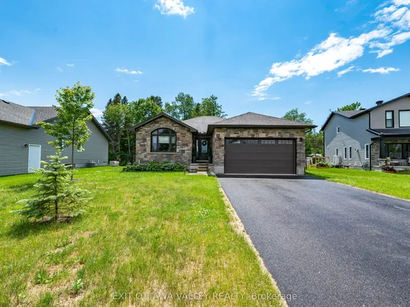 1038 Beatty Cres, Deep River, ON K0J 1P0