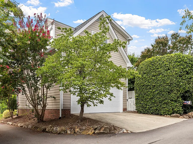 507 Highgrove Dr — Photo 32
