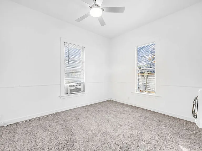 526 W Munson St — Photo 24