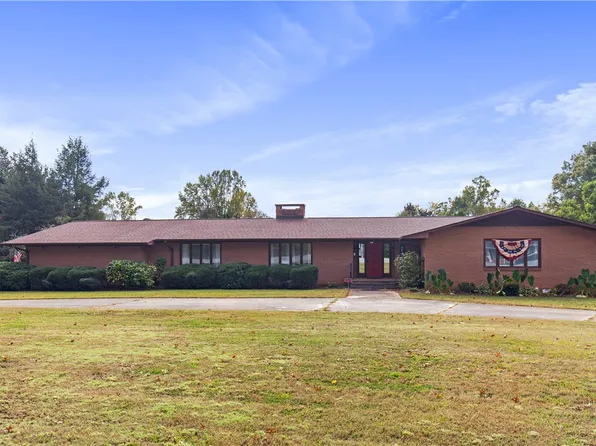 105 Playground Rd, Walhalla, SC 29691