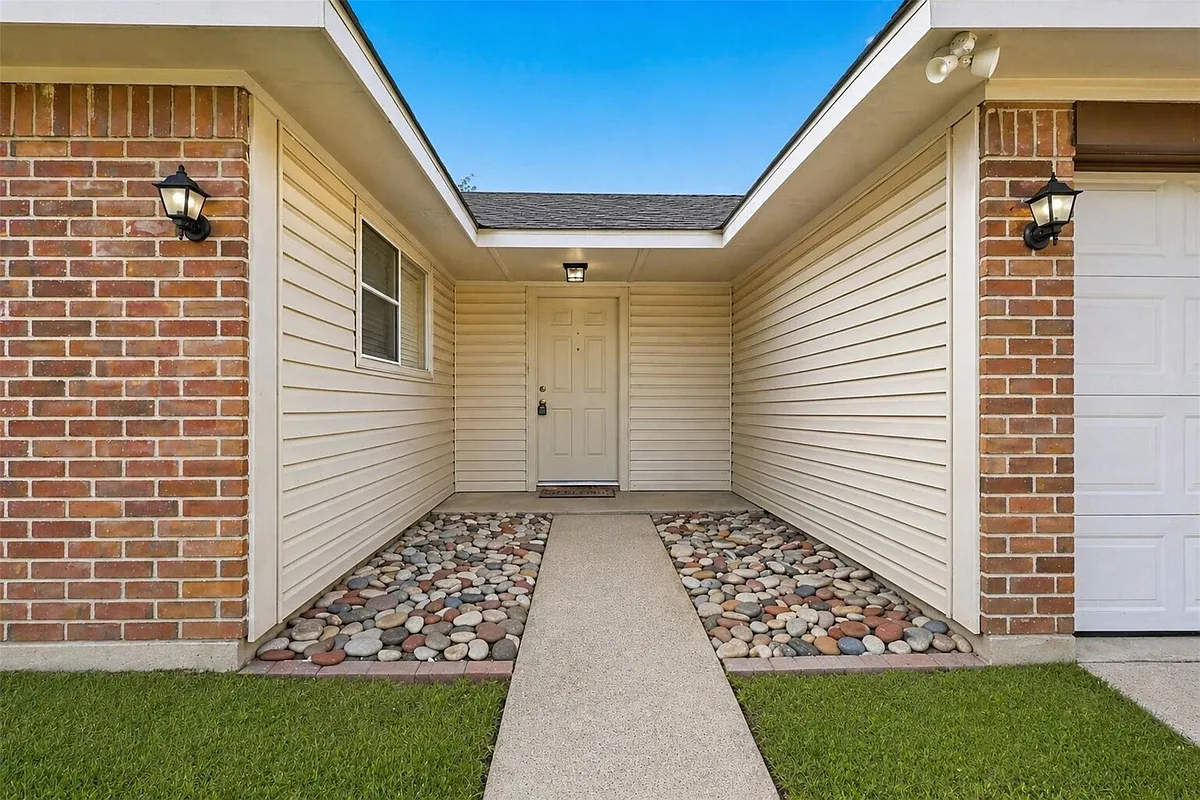 Building Photo - 16315 Dew Drop Ln