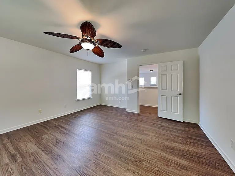 35 Border Ave — Photo 10
