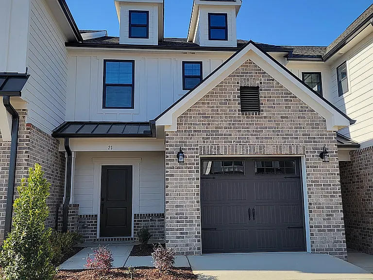 3 bed, 2.5 bath, 1762 sqft, $1,795 — Photo 1