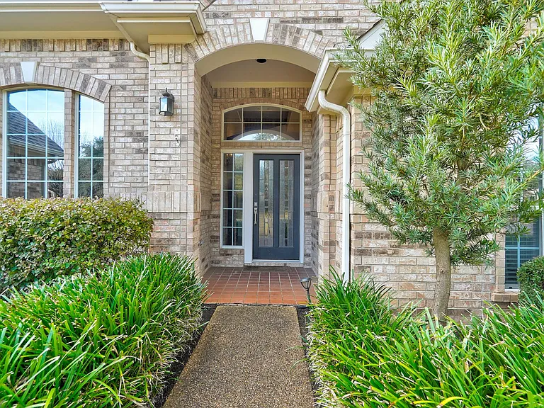 2639 Henley Dr — Photo 4