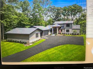 3511 Lakecrest Dr, Bloomfield Hills, MI 48304