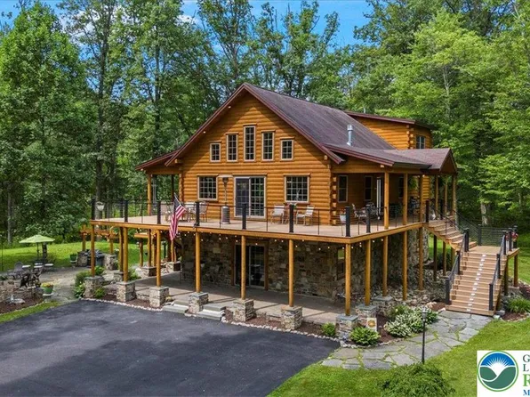 207 W Douglasville Rd, Nazareth, PA 18064