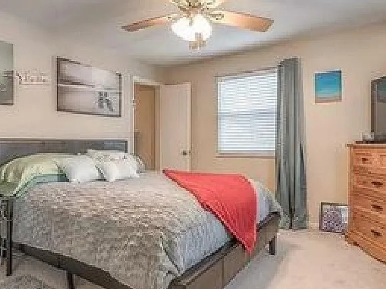 6202 Robinson St #1 — Photo 7