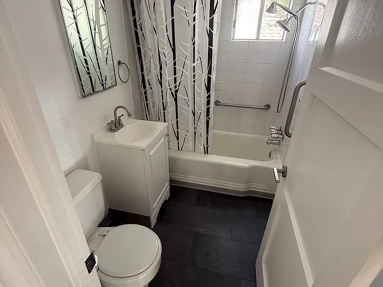 895 Locust St — Photo 7