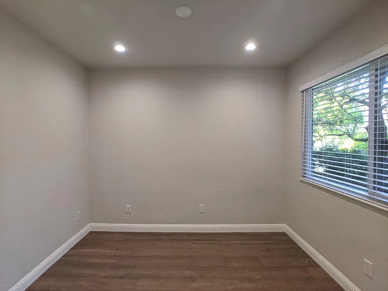 1811 Francisco St — Photo 13