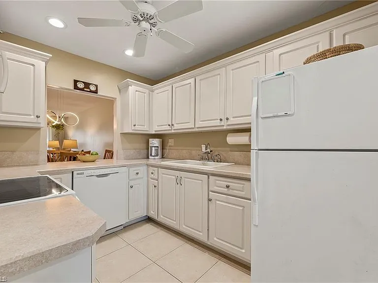 1055 Forest Lakes Dr #E209 — Photo 2