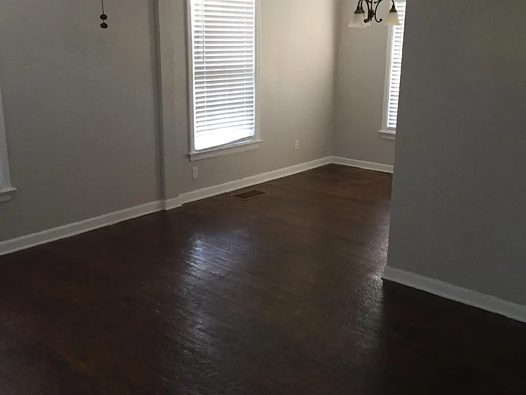 517 N Oak Cliff Blvd — Photo 3