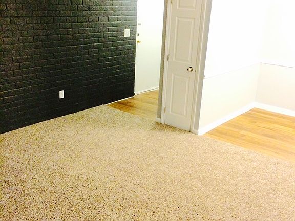 Living Room/Entrance