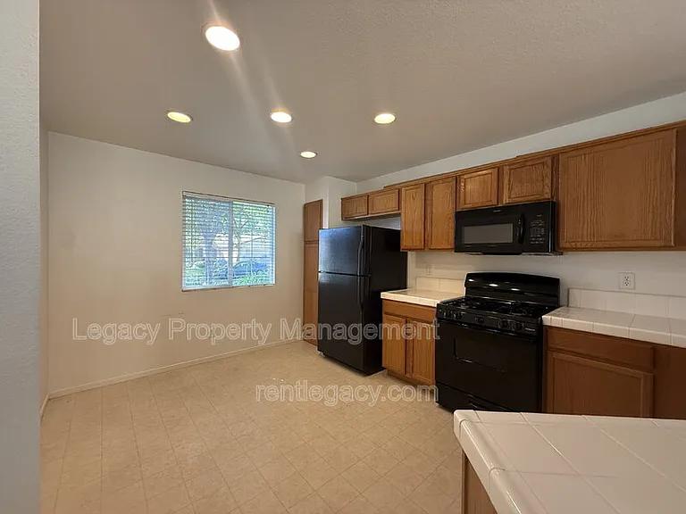 4329 Middlebury Way — Photo 5