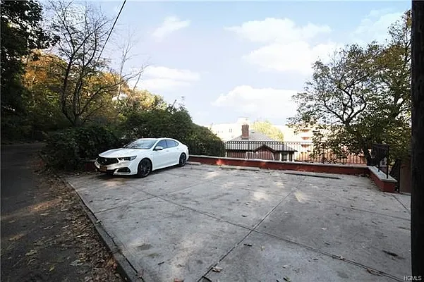 Rented by Douglas Elliman | media 37