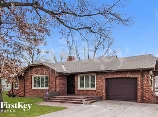 705 NE Shady Lane Dr, Gladstone, MO 64118