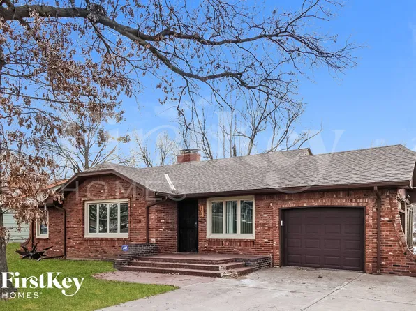 705 NE Shady Lane Dr, Kansas City, MO 64118