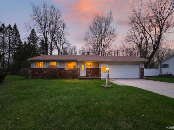 5300 Arnold Dr, Burton, MI 48509