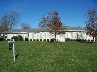 1002 Great Oaks Dr, Hopkinsville, KY 42240
