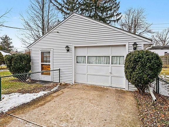 3rd image of 3527 Riverside Dr