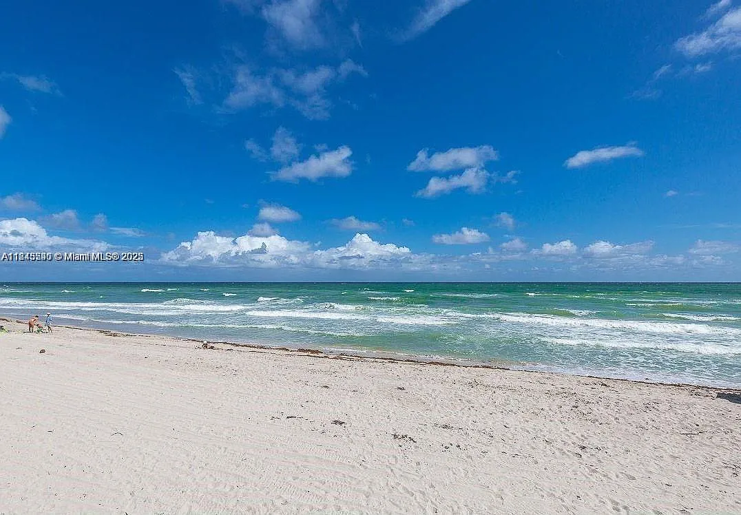 Sea Air Towers Condo — Photo 4