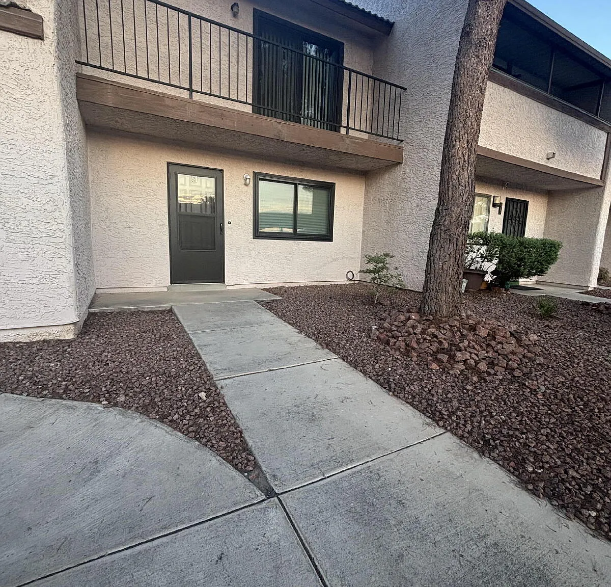2 bed, 1.5 bath, 1080 sqft, $1,600 — Photo 1