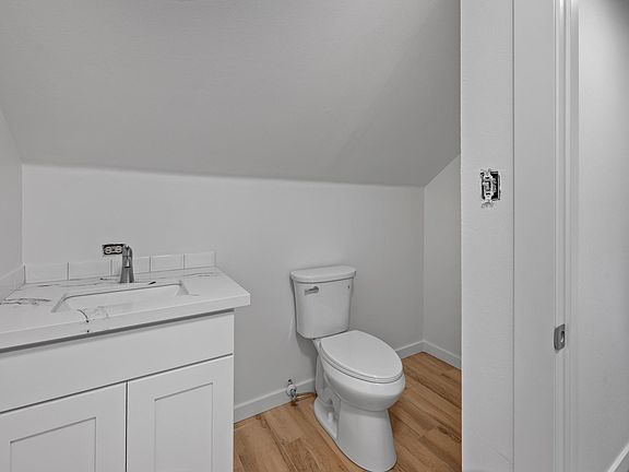 4th image of 3300 SW Ridgewood Ave