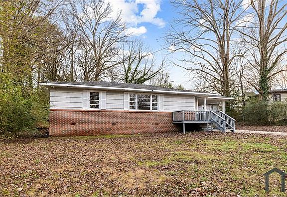 3rd image of 221 Lawson Rd