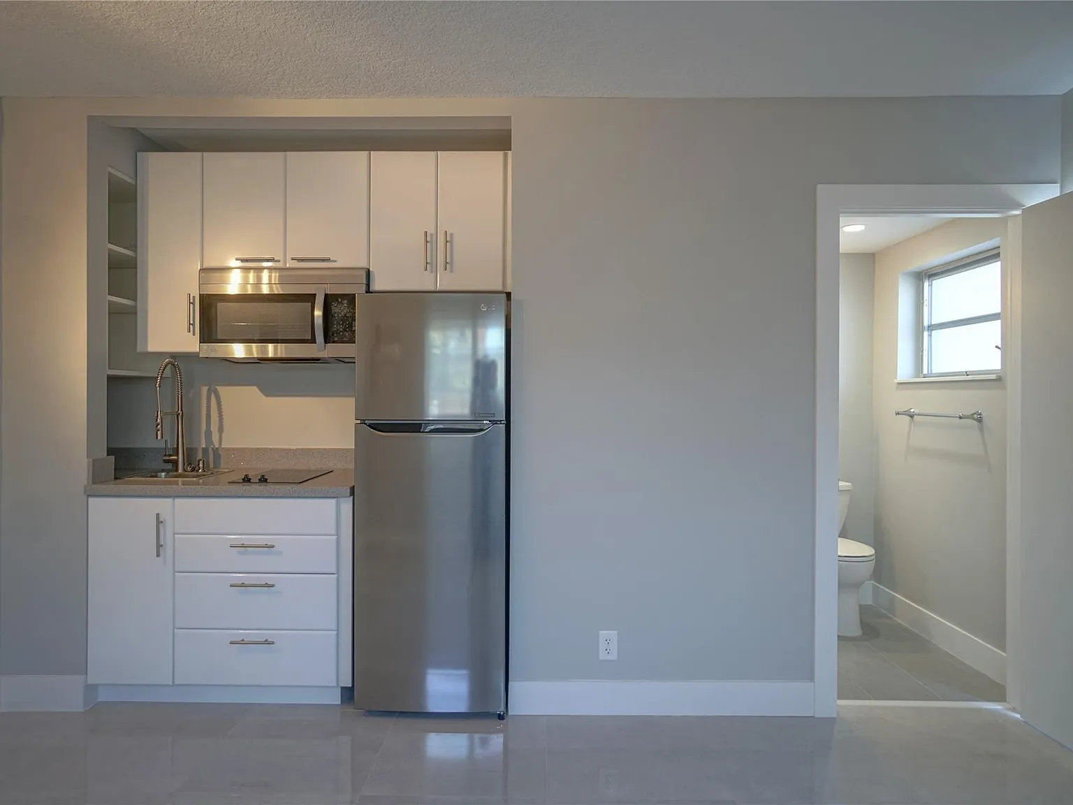 Studio, 1.0 bath, 300 sqft, $1,200 — Photo 3