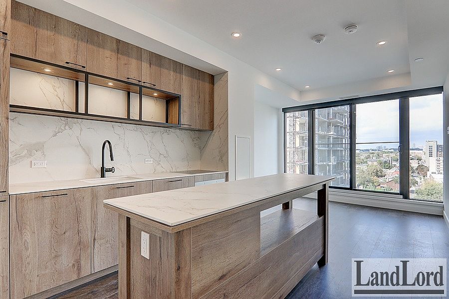 1st image of 505 Richmond St W #918