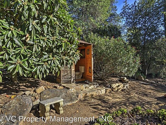 3rd image of 1450 McAndrew Guest House