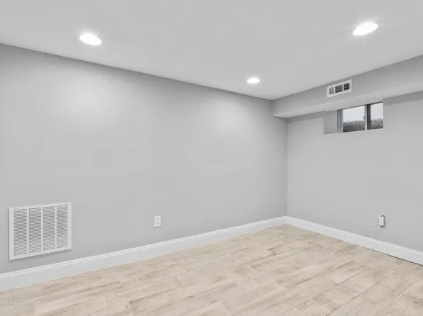 54 Lawton Avenue image 7 of 26