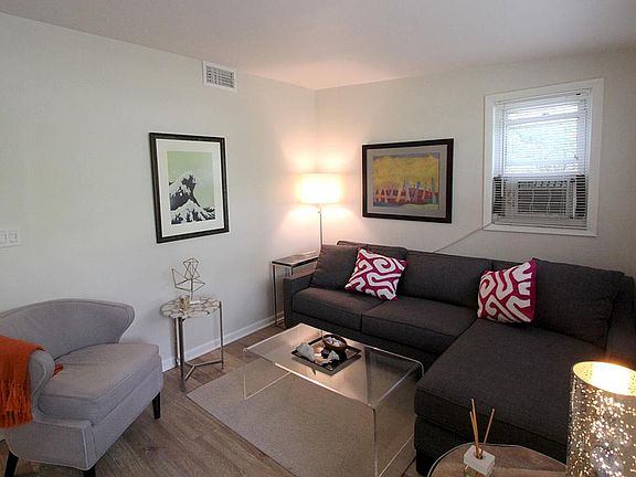 3rd image of 215 E Traube Ave