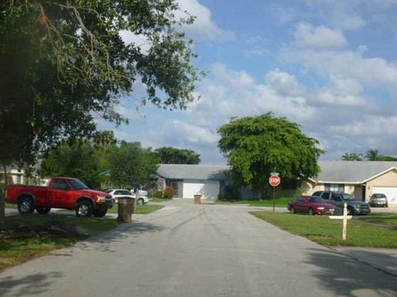 4th image of 2708 SW 14th Dr