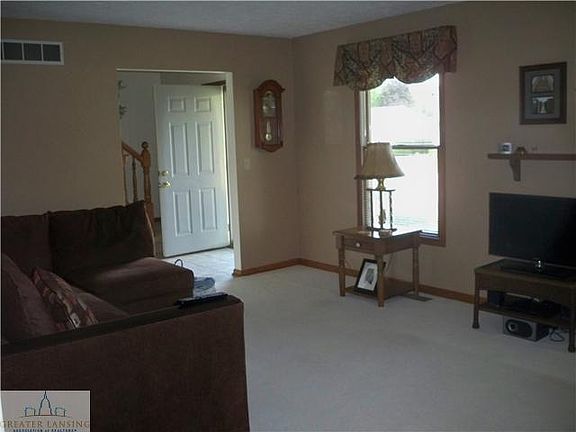 3rd image of 918 Candela Ln