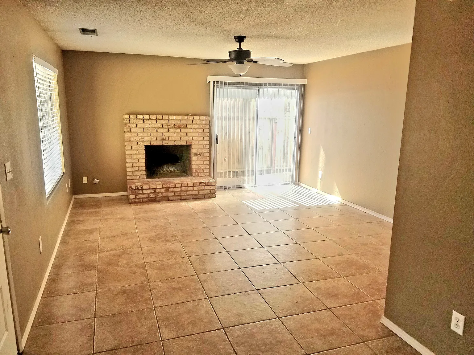 3 bed, 1250 sqft, $2,625 — Photo 3