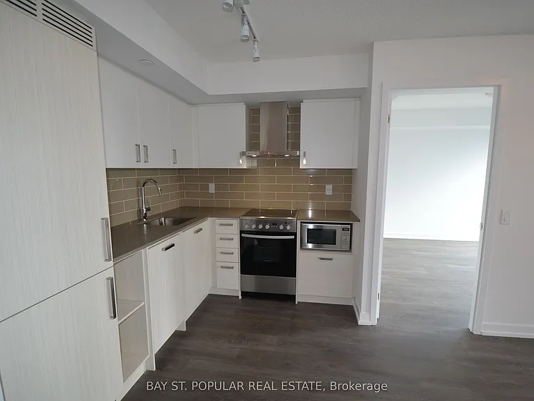 125 Redpath Ave #401 — Photo 9