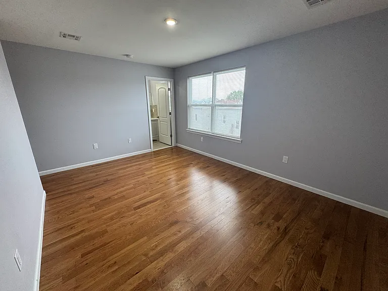 301 N 13th St #2 — Photo 25