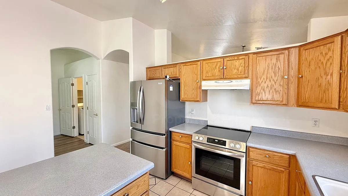 3 bed, 2.0 bath, 1614 sqft, $2,295 — Photo 4