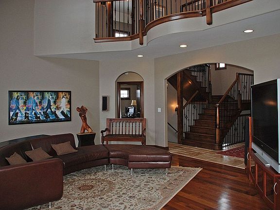 Braz Walnut Plank Harwood, Juliet Blcny w/Golfcourse View, 1st Flr In-Law-Suit