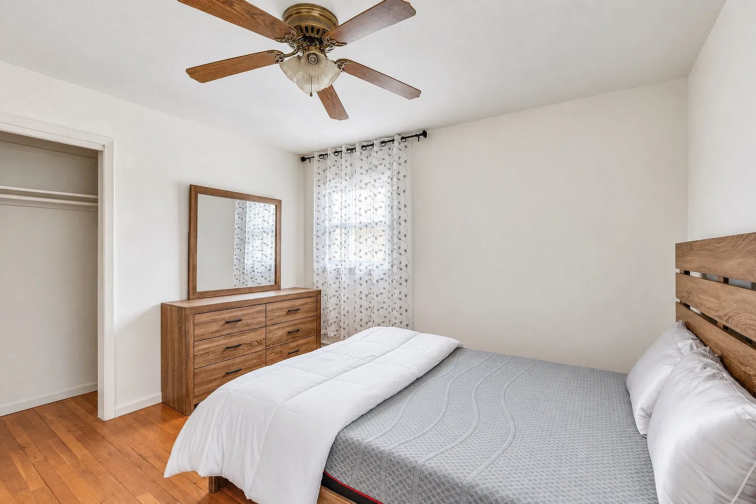 4 bed, 3.0 bath, 2497 sqft, $6,806 — Photo 4