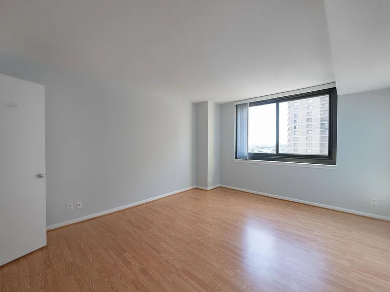 5501 Seminary Rd #1113S — Photo 4