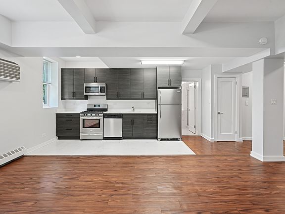 2nd image of 1135 Pelham Pkwy #L4