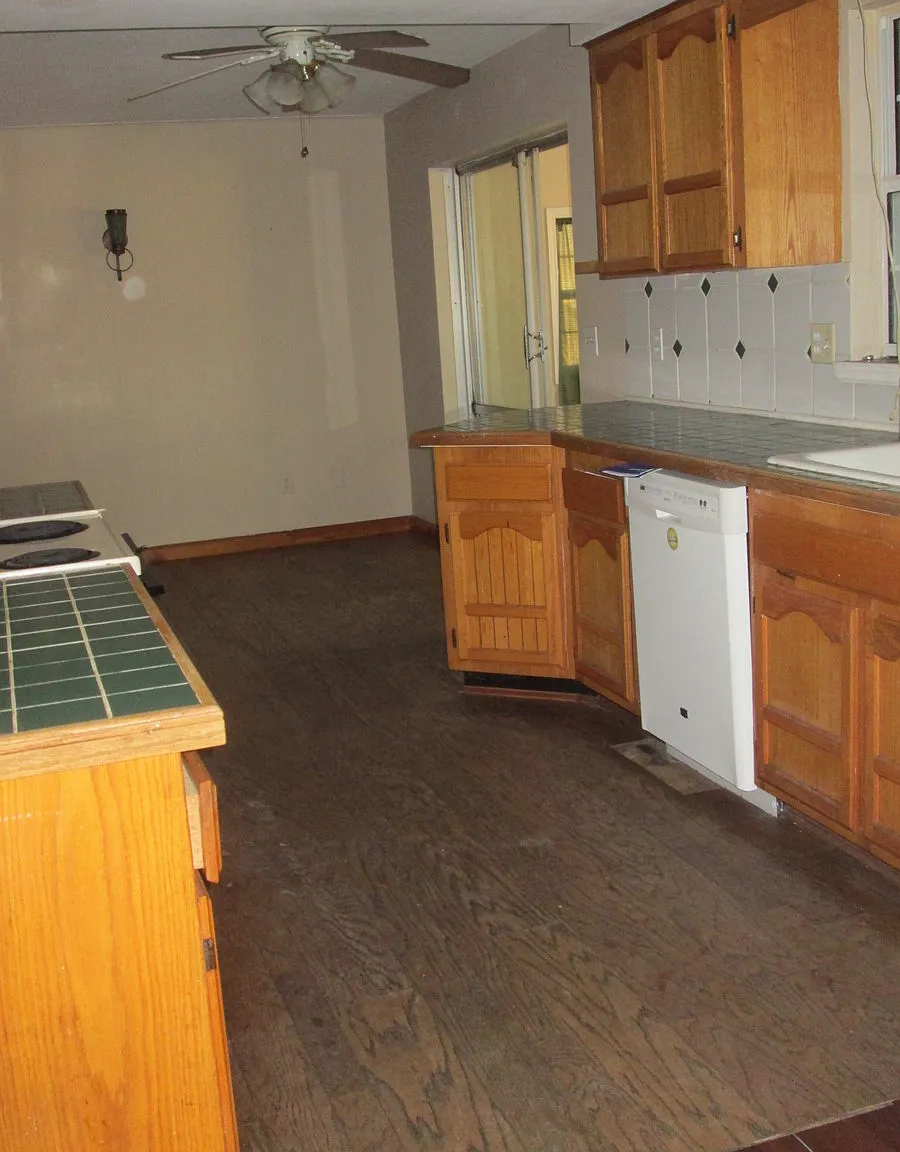 4 bed, 1919 sqft, $2,995 — Photo 3
