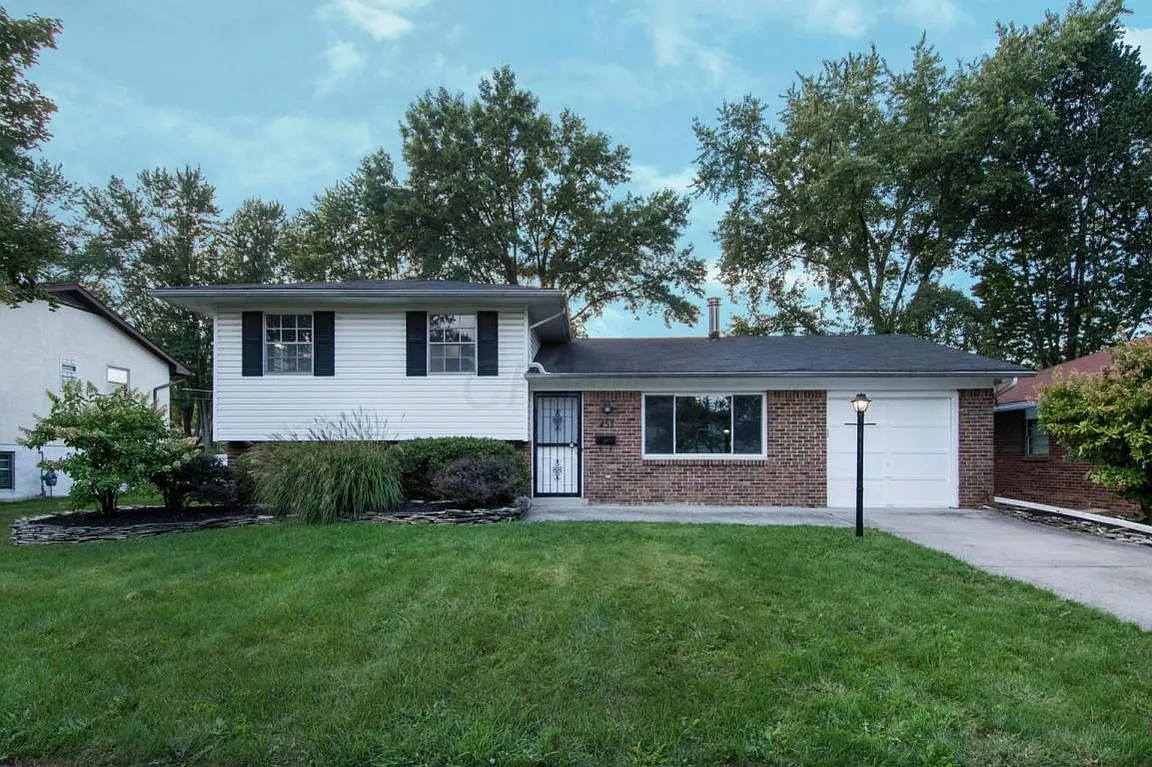 457 Foxwood Dr photo 1