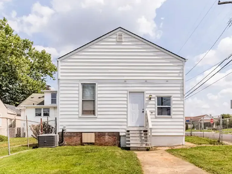 1046 Charles St — Photo 21