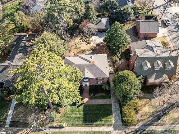 3rd image of 404 E Faris Rd