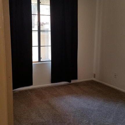 5th image of 925 N College Ave