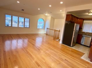 14940 17th Rd, Whitestone, NY 11357